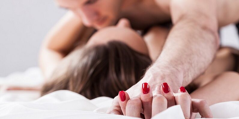 интимност с приставка за уголемяване на пениса