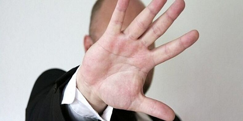 мъж срещу закрепване за уголемяване на пениса